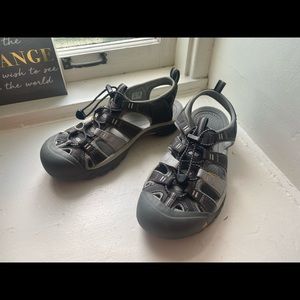 Keens Sandals Size 9.5